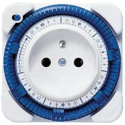 Prise programmable 7jrs. 16A/230V. Minimum de commutation 2 heures