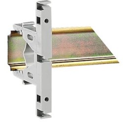 Support isolant pour écrans protège-bornes enclipsage sur rail symétrique