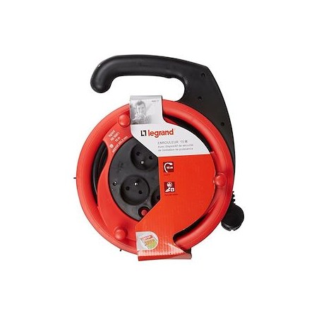 Enrouleur à usage domestique avec 4x2P+T avec éclips de protection longueur 15m