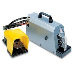 Presse à sertir pneumatique d'établi pour cosses préisolées (0,25 à 6 mm²)