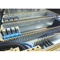 Goulotte de câblage au pas de 20 T1 15x30 grise