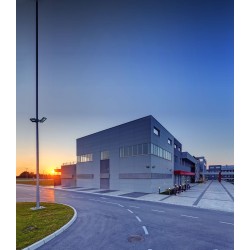 TWISTER 3 - Proj. Ext. IP65 IK08, noir, 90DEG LED intégré 45W 3000K 5400lm