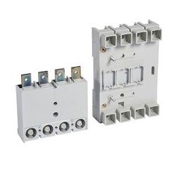 Base prises arrière méplat DPX250 4P +différentiel aval extractible par alvéoles