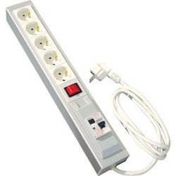 Rack 1,5U 5x16A + inter + disjoncteur différ. 1,5m